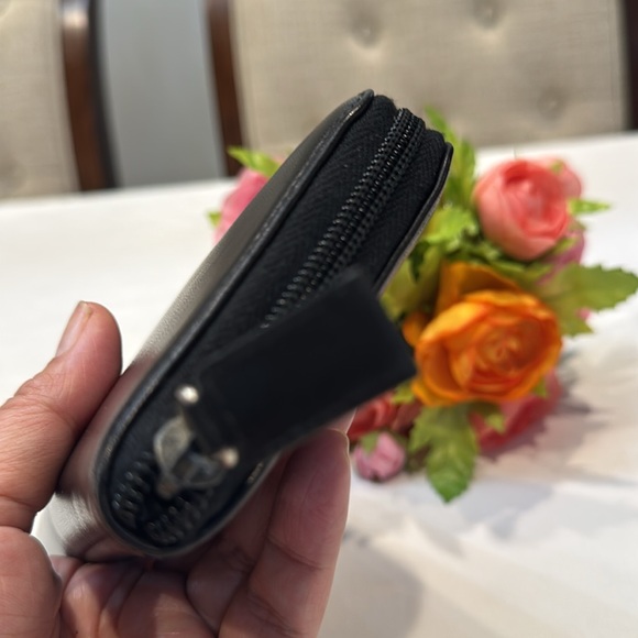 Authentic Prada zippy wallet - Picture 3 of 11